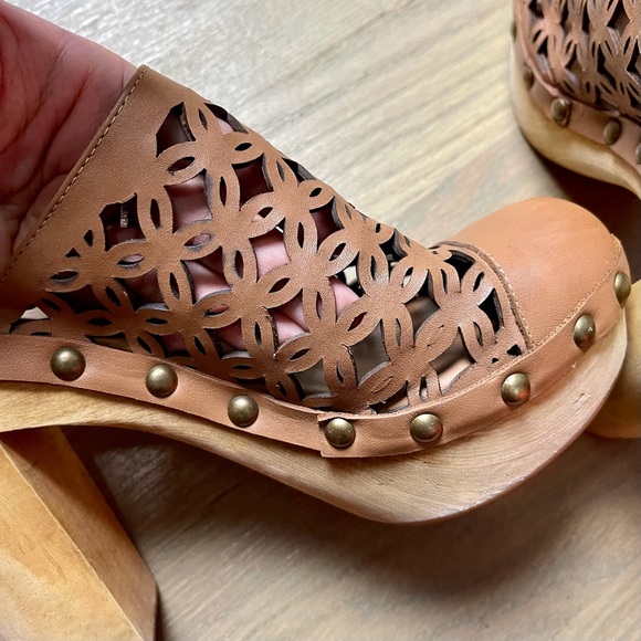 Jeffrey Campbell Cayenne Laser Cut Clogs - Size 9 - Picture 8 of 8